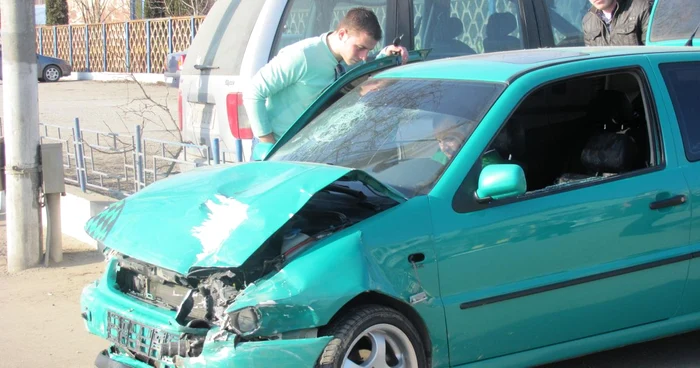 Accidentul s-a petrecut din cauza neacordării priorităţii (foto arhivă)