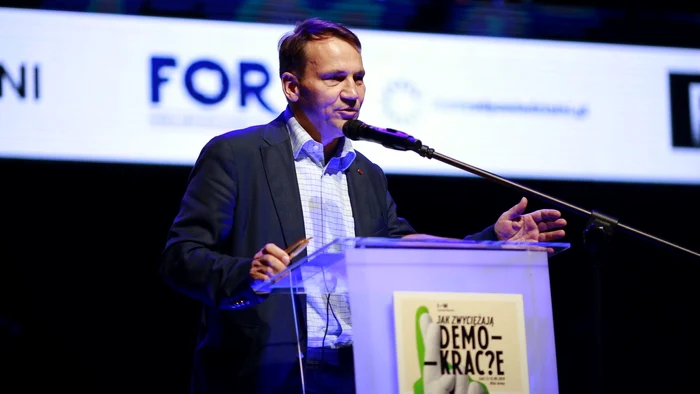 Radoslaw Sikorski salută decizia CCR FOTO Facebook