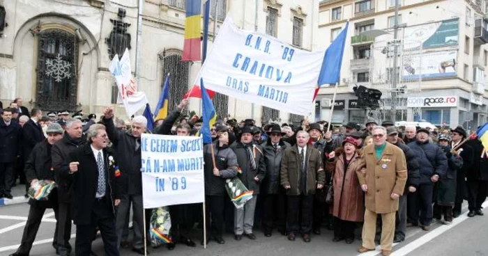 Revoluţionarii au protestat împotriva Guvernului. Foto: Victor C. Boldîr