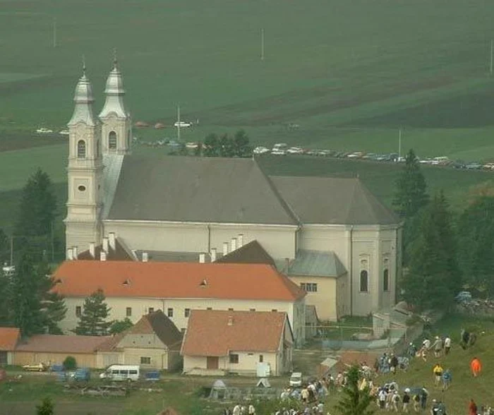 Mănăstirea şi biserica din Şumuleu Ciuc  FOTO: Wikimedia Commons