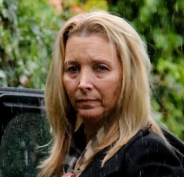 Lisa Kudrow Wearing No Make Up On A Rainy Day In Los Angeles jpeg