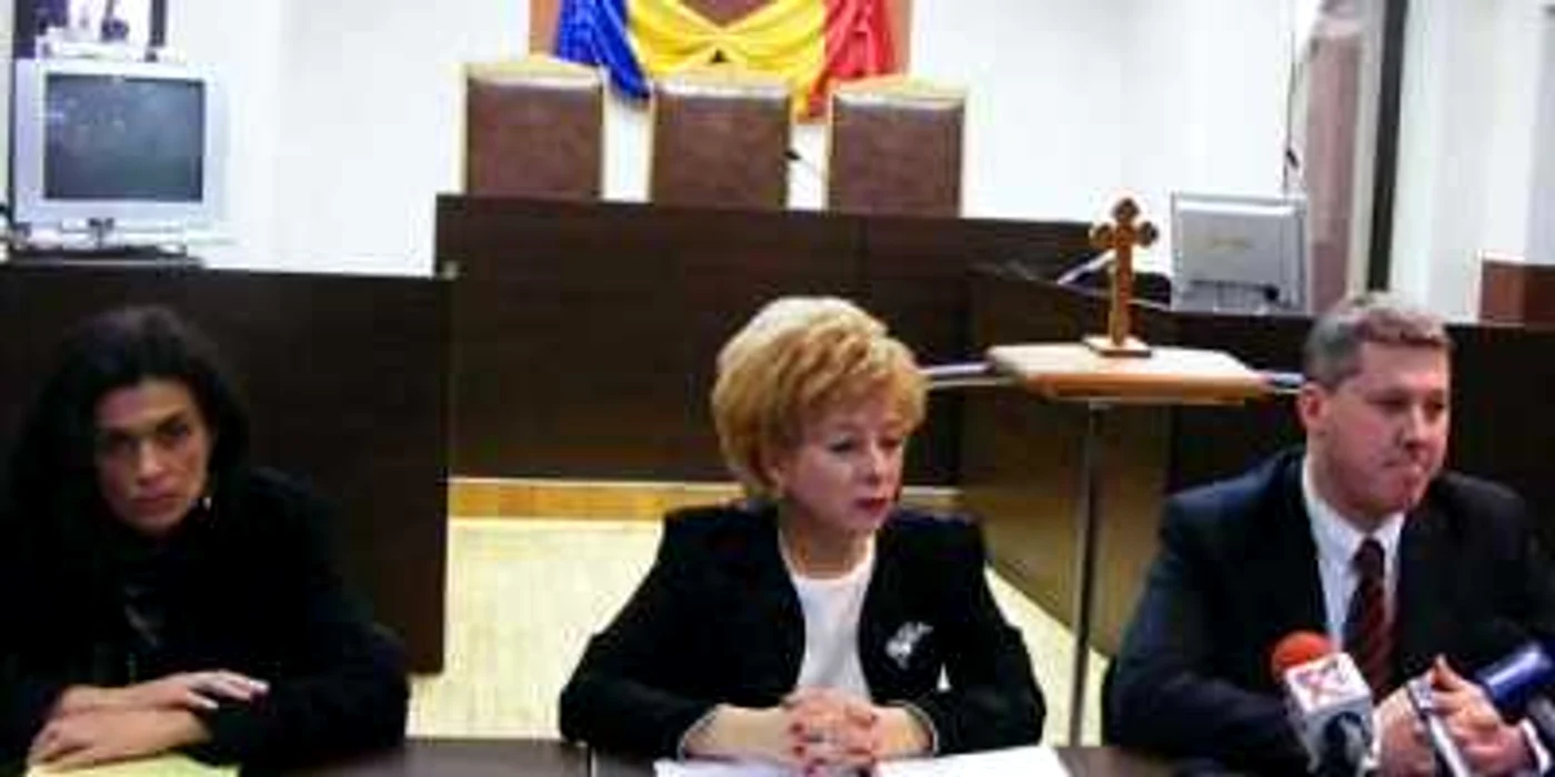 Cristina Văleanu, preşedinte al Curţii de Apel Iaşi (centru) Foto: www.iasiplus.ro