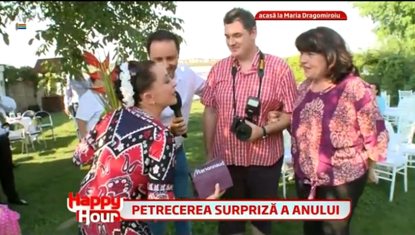 Fiul Mariei s-a ocupat de pozele de la petrecere (captură: PRO TV)