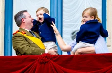 Marele Duce Guillaume, noul Mare Duce de Luxemburg, împreună cu soția sa, Marea Ducesă Stephanie și cei doi fii ai lor, Prințul Charles și Prințul François, Profimedia (3) jpg