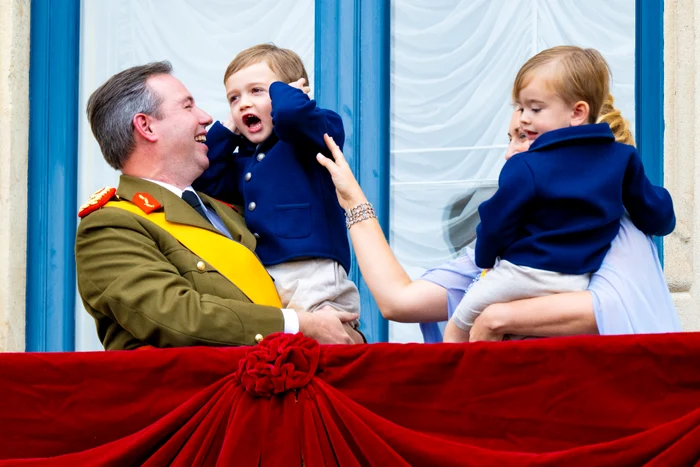 Marele Duce Guillaume, noul Mare Duce de Luxemburg, împreună cu soția sa, Marea Ducesă Stephanie și cei doi fii ai lor, Prințul Charles și Prințul François, Profimedia (3) jpg