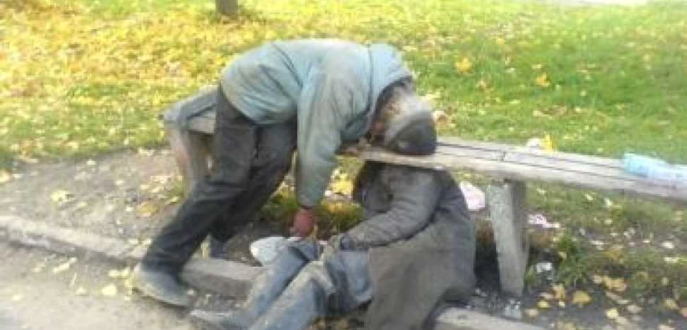 Minim trei alcoolici sunt ridicaţi zilnic de pe străzi la Deva
