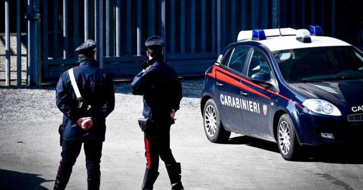 Român căutat de autorități în Italia. A furat trei mașini și a lovit un polițist