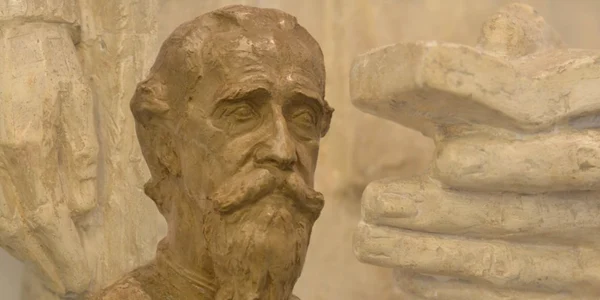 statuia lui vladimir ghika foto papalabucuresti.ro