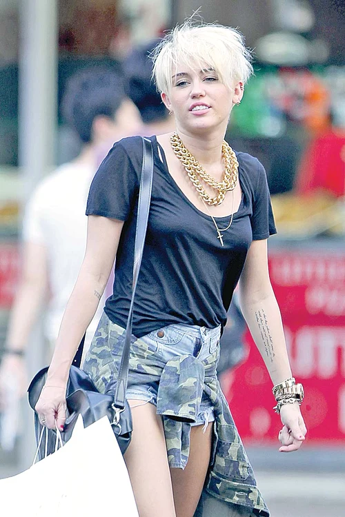Miley Cyrus, de 19 ani, nu şi-a pus niciodată problema să se dezbrace în vreun film