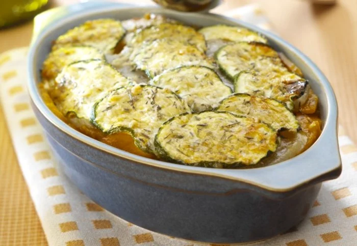 
    Descoperă o reţetă simplă de gratin de dovlecei!clickpoftabuna.ro  