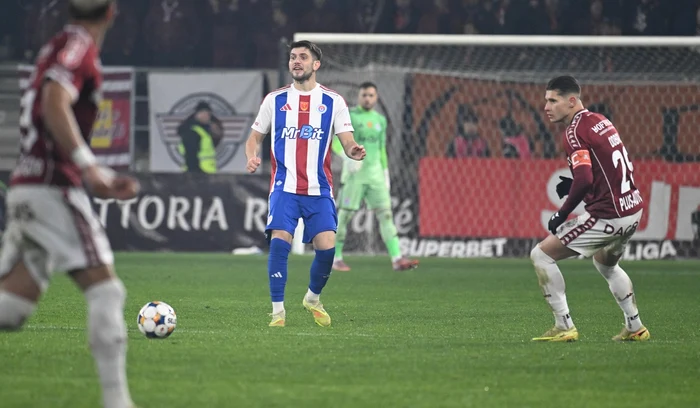 Paul Iacob (în dungi) a adus victoria pentru echipa sa (FOTO: Sportpictures)