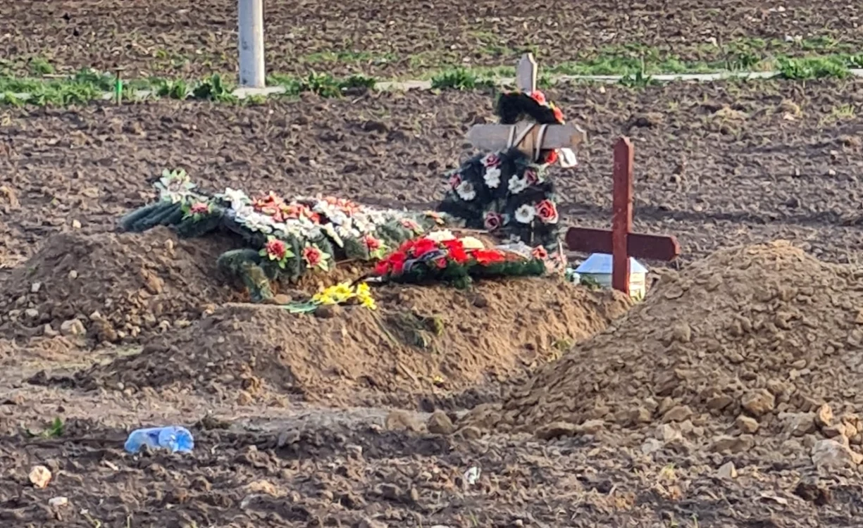Cimitirul funcţionează fără autorizaţie sanitară FOTO: Călin Gavrilaş