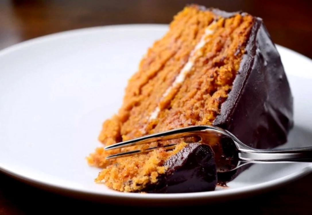 O reteta de tort de sezon, cu un gust subtil de dovleac şi cu o crema fina de branza.