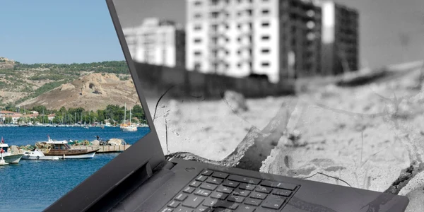Laptop dezastru natural FOTO Shutterstock