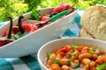 508x318 iahnie de fasole cu salata de ardei copti 334819 jpeg