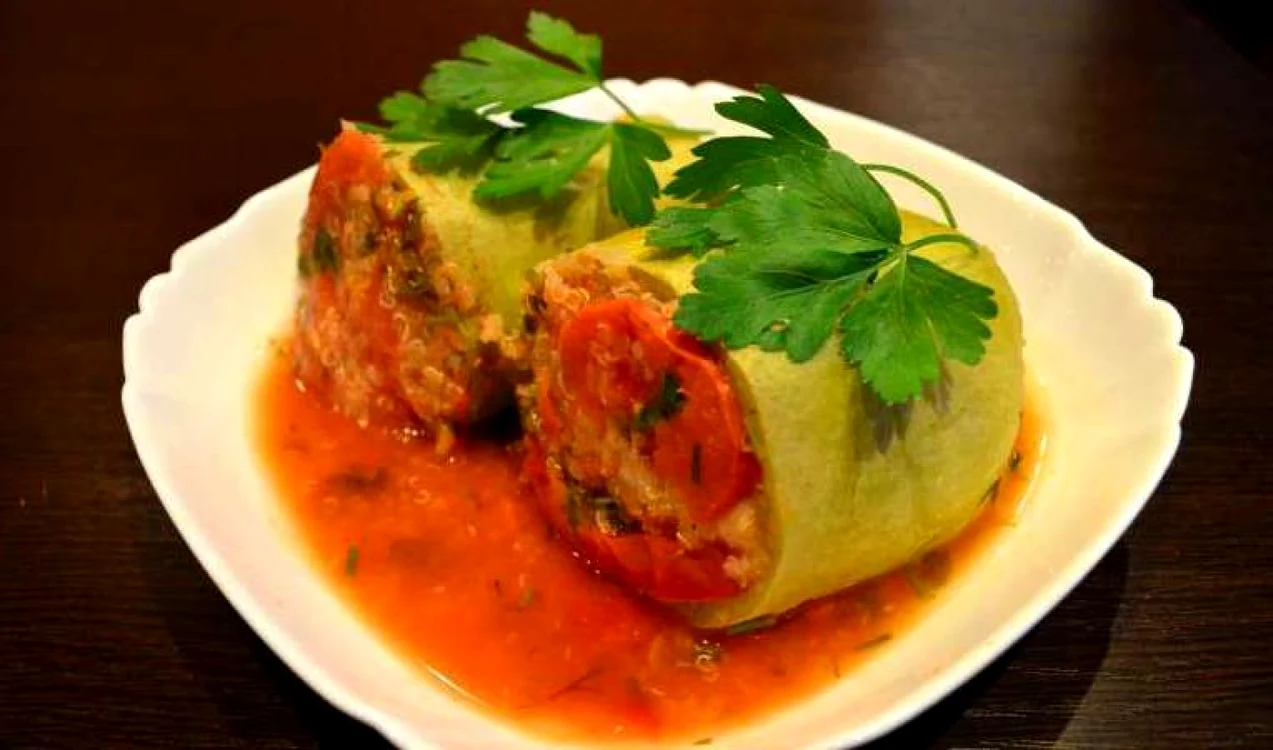 Dovleceii umpluţi cu carne, un preparat gustos FOTO viataverdeviu.ro