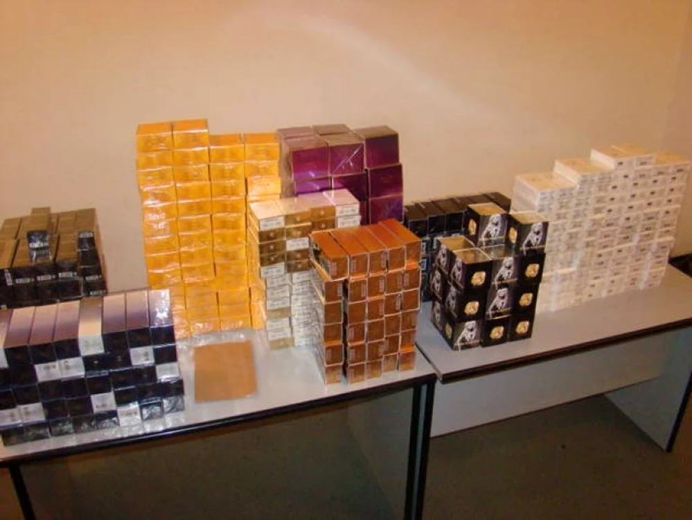 
    Valoarea de piaţă a parfumurilor confiscate este de circa 65.000 de lei  