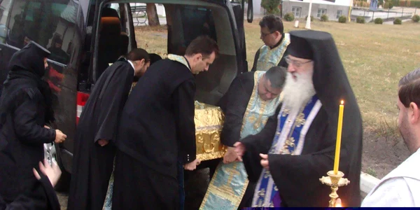 Mostele Sf. Grigorie Decapolitul au fost aduse de la Mănăstirea Bistriţa, la Arhiepiscopie