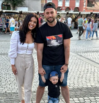 Radu Andrei Tudor, prezentatorul Newstime, emisiune ce rulează de luni până vineri, la Kanal D2, de la ora 20.00, se descurcă de minune ca tătic