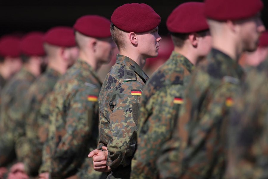 Germania vrea să evalueze toţi tinerii pentru un eventual serviciu militar. Anunțul șefului armatei