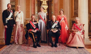 Regele Harald și Regina Sonja cu Prințesa Astrid, Prințul Haakon și prințesa Mette Marit, Casa Regală norvegiană jpg