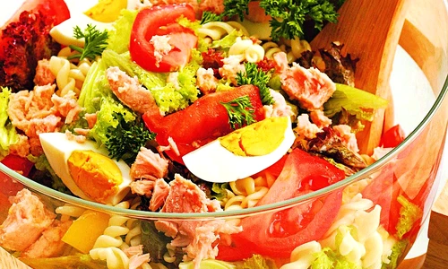 salata cu paste si ton jpeg