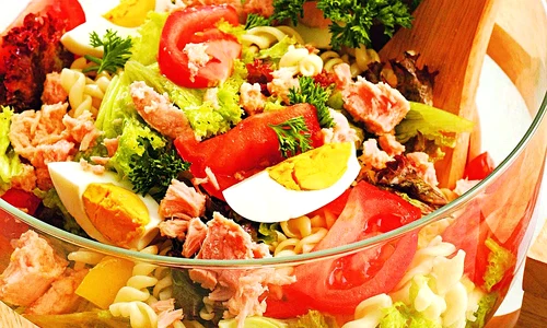 salata cu paste si ton jpeg