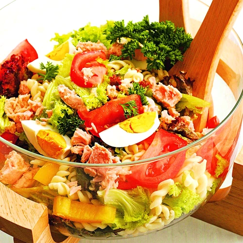 salata cu paste si ton jpeg