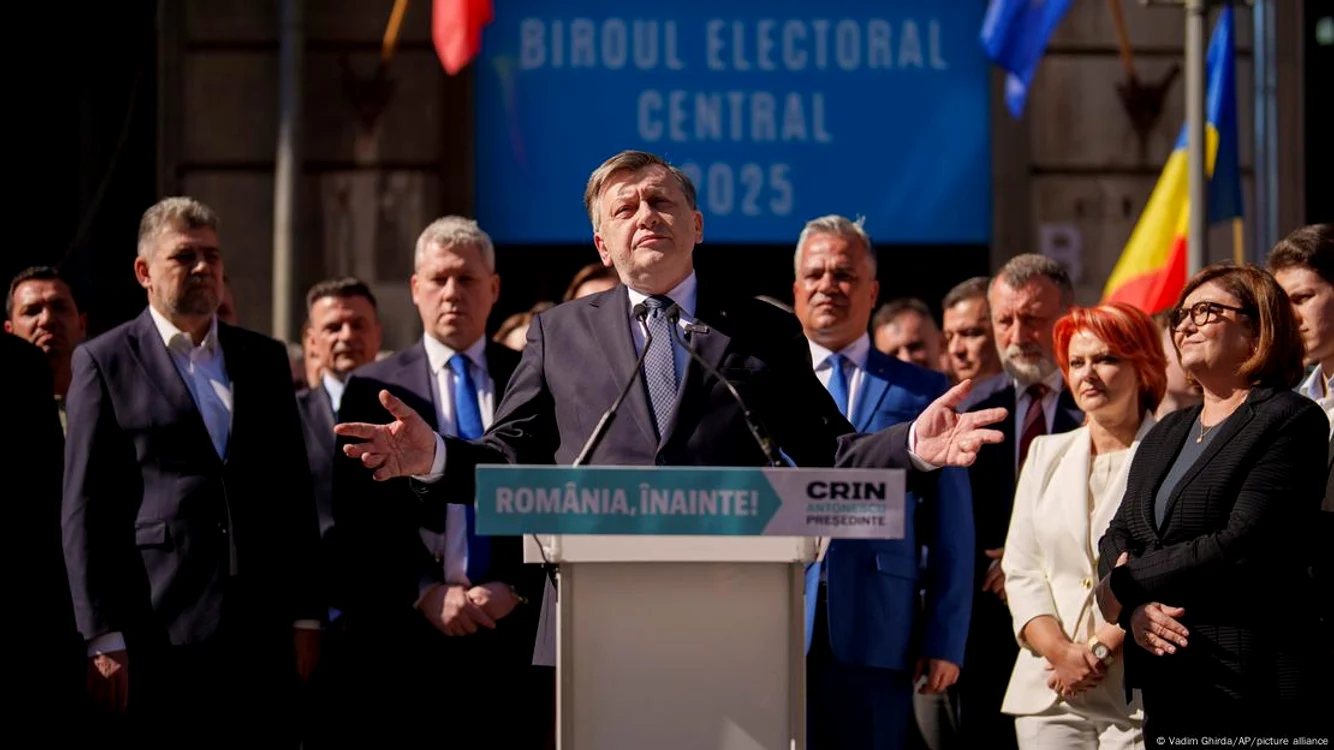 Crin Antonescu la BEC, la depunerea candidaturii la prezidenţiale