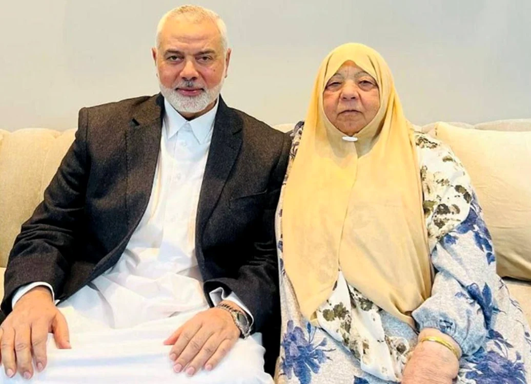Liderul Hamas, Ismail Haniyeh, alături de soția lui / foto: X
