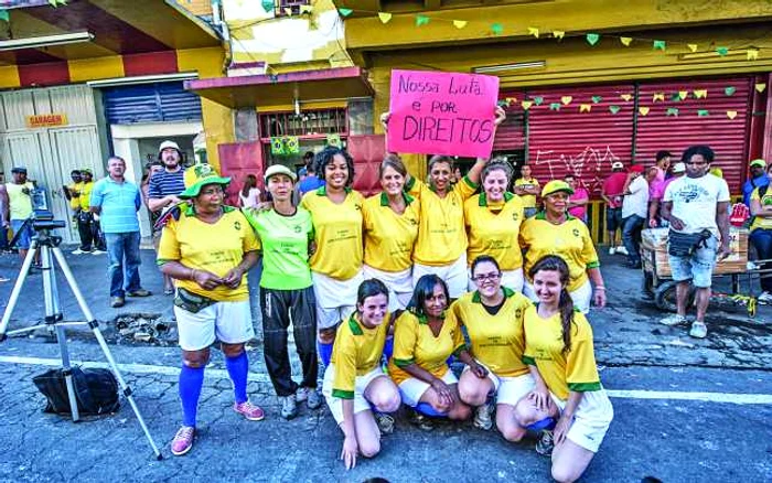 Echipa a jucat pe un teren improvizat pe străzile oraşului Belo Horizonte FOTO: AFP