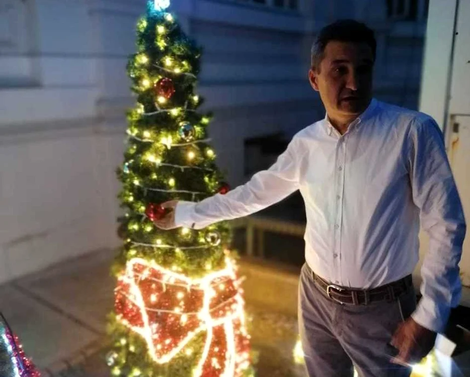 Primarul din Arad cumpără brad de Crăciunfoto: Facebook