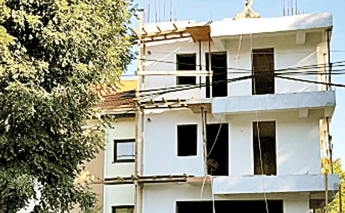 
    O parte dintre blocurile de locuit  care se ridică acum au fost  ținta controalelor   