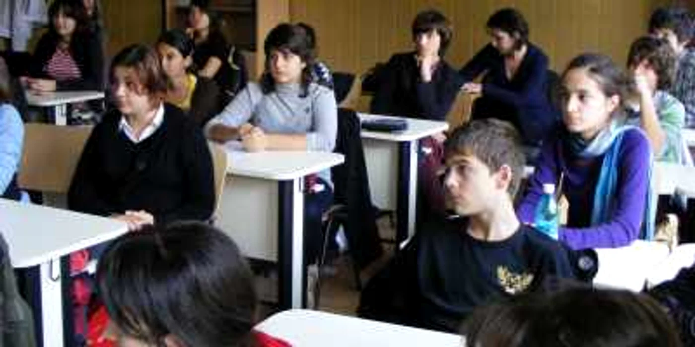 Elevii din ultimul an de liceu se pregătesc de Bac