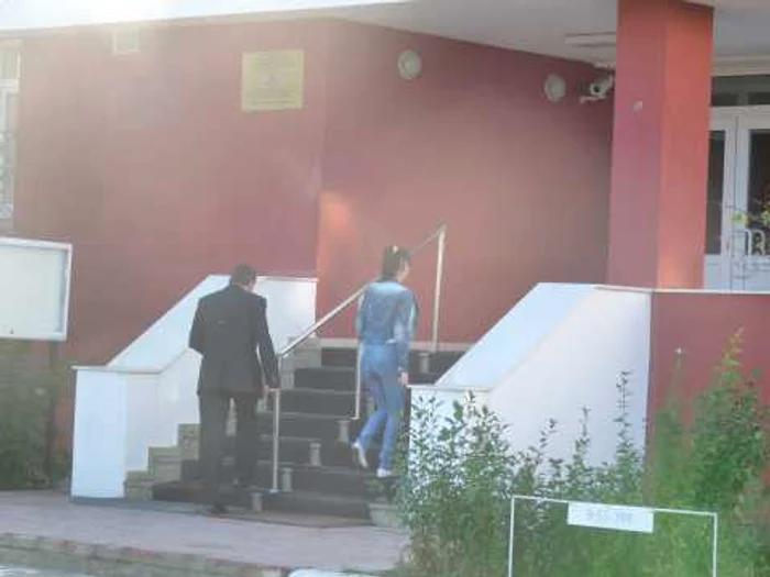 Antonia a venit însăţiţă de tatăl ei la audieri