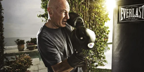 Arnon Milchan într-unul dintre puţinele momente de relaxare