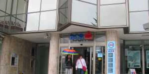 BCR opreşte la noapte operaţiunile cu cardul