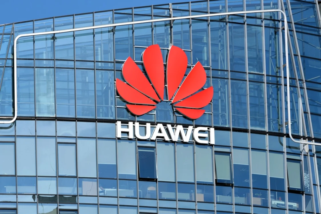 Huawei logo emblema telefon FOTO Shutterstock
