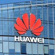 Huawei logo emblema telefon FOTO Shutterstock