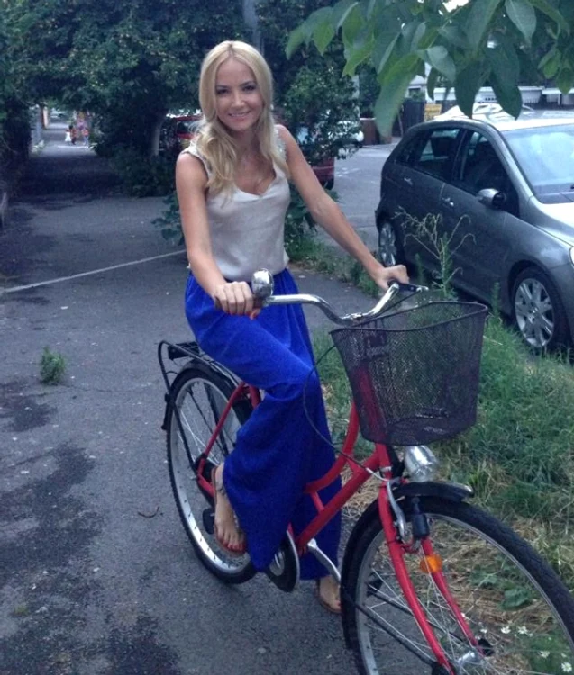 
    Octavia Geamănu a rămas fără bicicleta "de serviciu"Foto: Antena 1  