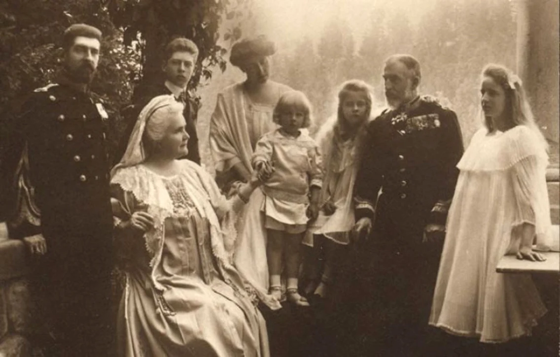 Felicitarea de Sărbători cu Familia Regală în 1906   Casa Regală jpg