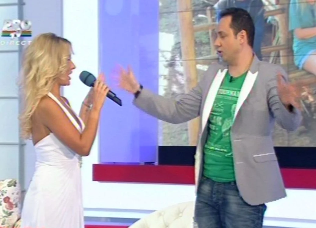 Delia a probat 3 rochii de mireasă (Foto: Captură video Pro TV)