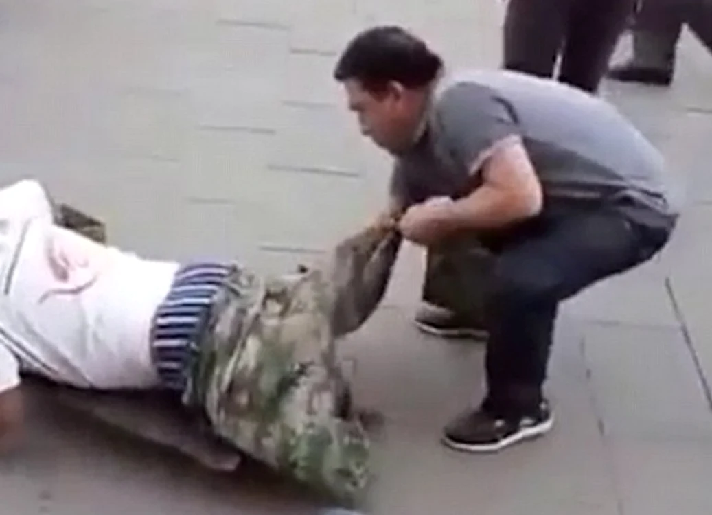 
    Le-a arătat tuturor cum îi înșelaFoto captură foto/Youtube  