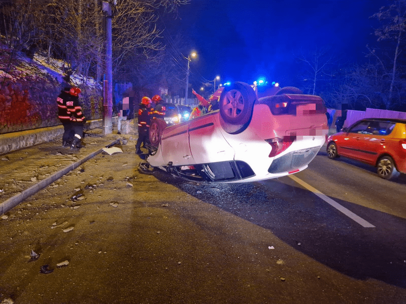 Un șofer s-a răsturnat cu mașina în Slatina, scăpând nevătămat. Avea o alcoolemie de 1,45 mg/l