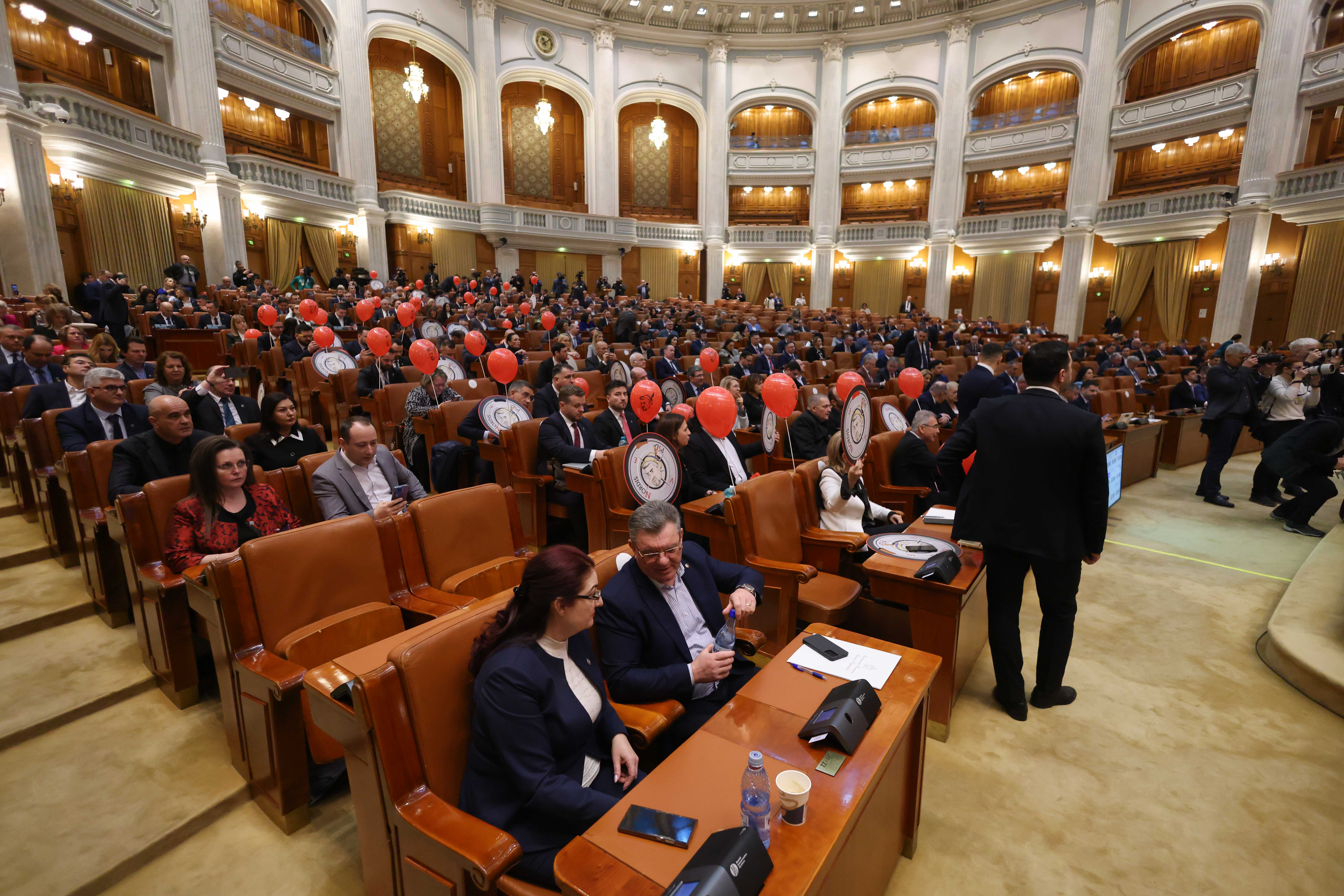 Dezbaterea și votul moțiunii de cenzură împotriva guvernului Ciolacu, la Palatul Parlamentului din București. FOTO Inquam Photos / George Călin