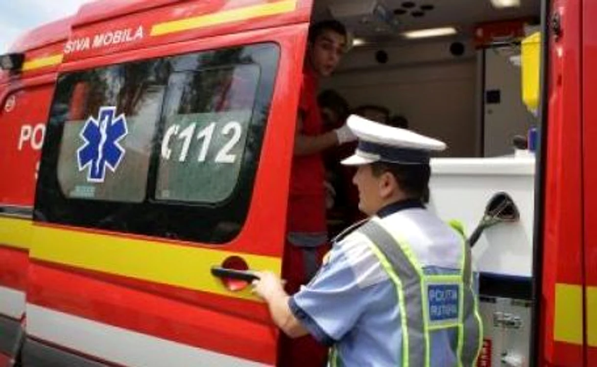 
    La faţa locului s-au deplasat două ambulanţe SMURD  