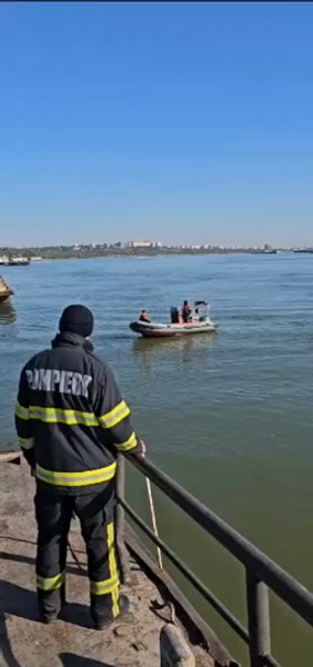 Bărbat căzut de pe șlep în Dunăre. Este căutat în zona Portului Mineralier Galați VIDEO