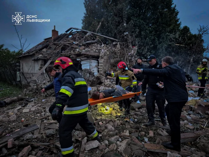 Ruşii au atacat inclusiv infrastructuri civile. FOTO: X/Volodimir Zelenski