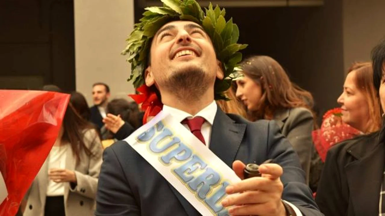 Silviu a absolvit în această primăvară cursurile facultăţii de asistenţi medicali. FOTO Arhivă personală