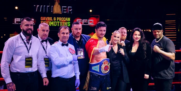 Ronald Gavril și echipa sa, după victorie. Foto Facebook